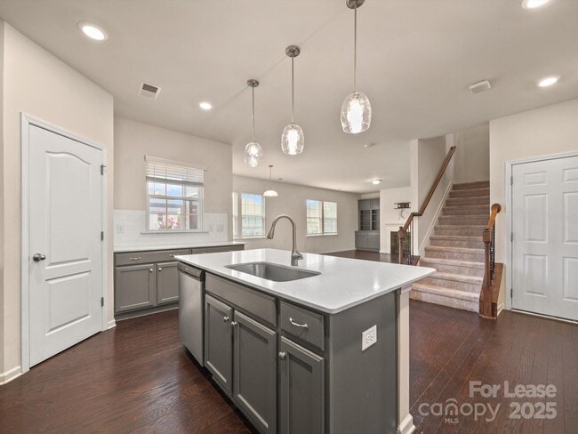 Building Photo - 1067 Winnett Dr