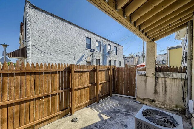 Building Photo - Charming 3 Bedroom/2.5 Bathroom Townhome in Patterson Park with Parking Pad!
