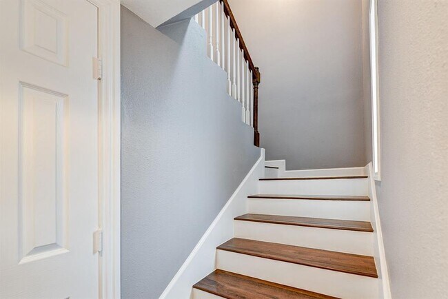 Building Photo - 6306 Riverview Way