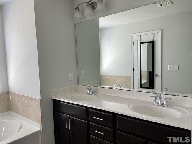 Building Photo - 806 Bristol Bridge Dr