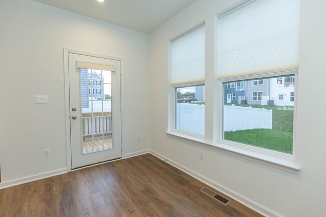 Building Photo - 3 Bed/3.5 Bath NEW Townhome in Charles Tow...