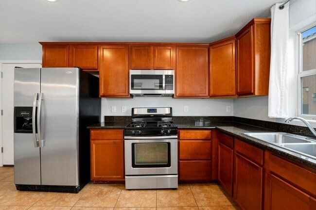 Building Photo - 2220 S Ponderosa Dr