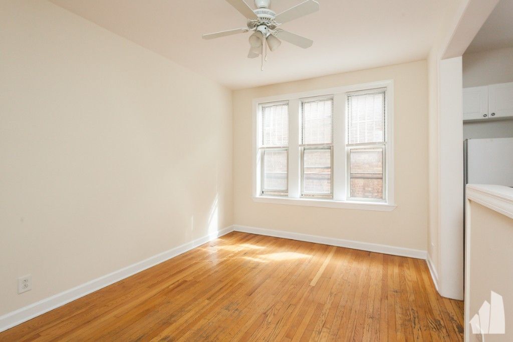 Building Photo - 550 W Aldine Ave