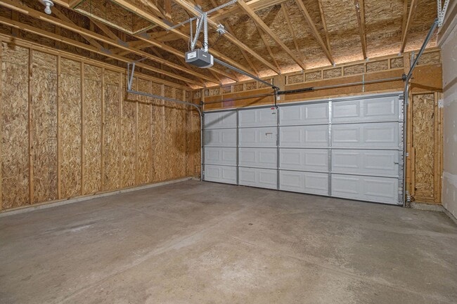 Building Photo - Immediate Occupancy Available!