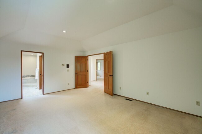 Building Photo - 5bd/3.5ba Bellevue Home
