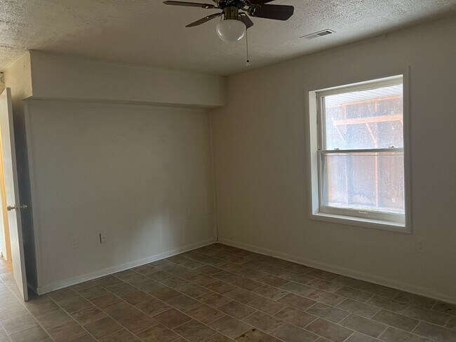 Building Photo - Welcome home!  Sought after Lake of the Woods!