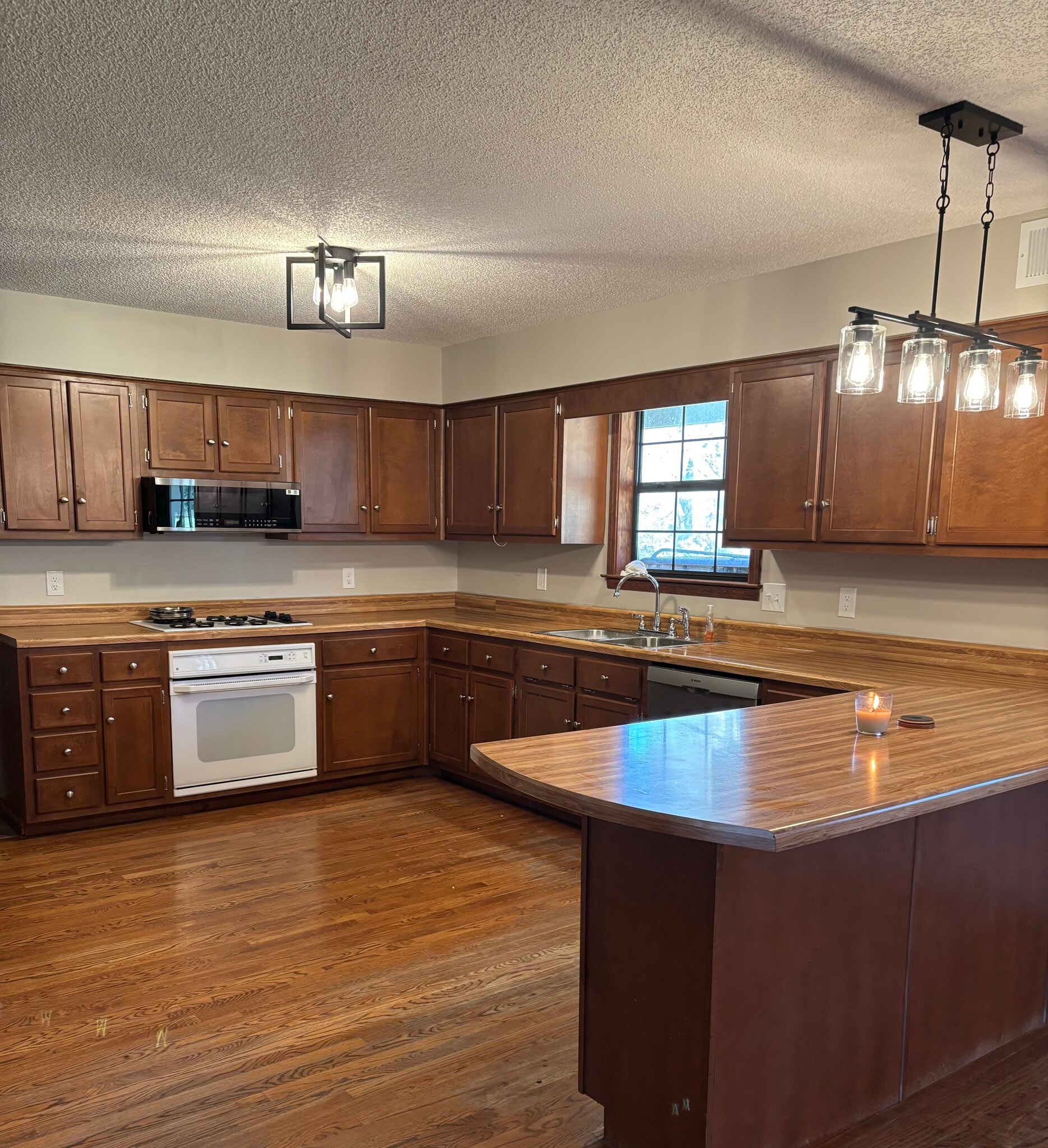 Kitchen - 7034 Allison Rd