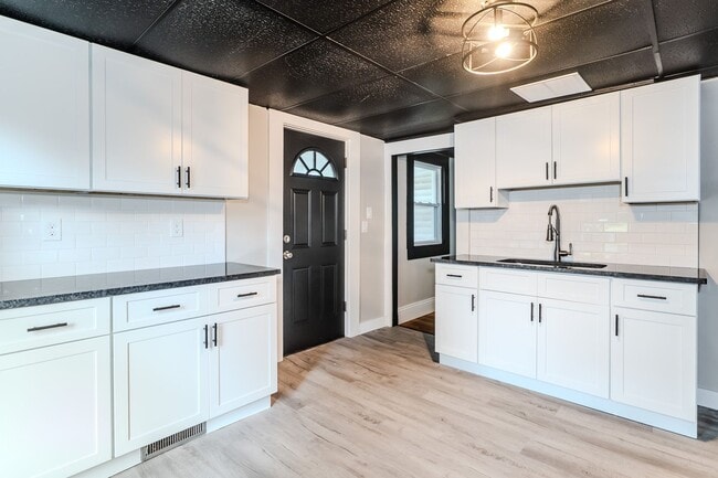 Building Photo - 108-110 Northampton Ave