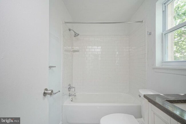 Building Photo - 1208 Webster St