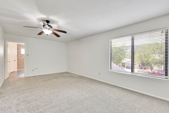 Building Photo - Great 3 bedroom home in South Austin!