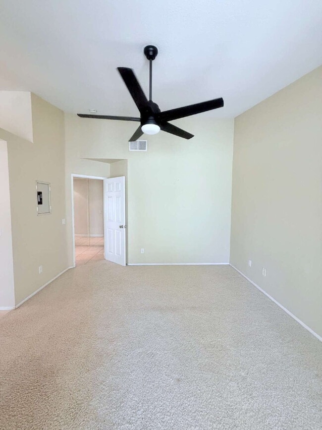 Building Photo - 3-Bedroom Home, Large backyard $500 Discount to move-in costs by Sep 15th!