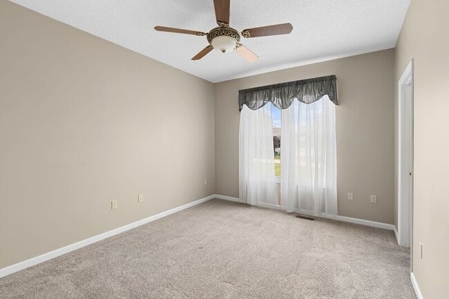 Building Photo - 2201 Hawks Landing Dr