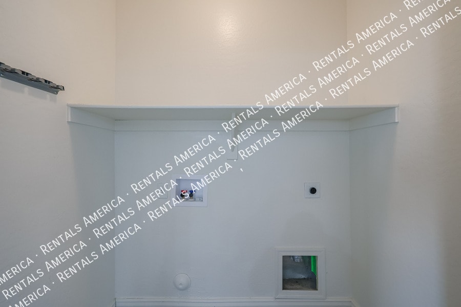 Building Photo - 8805 W Hilton Ave