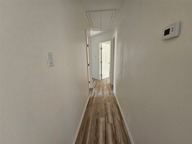 Building Photo - 105 E Wavy Oak Cir