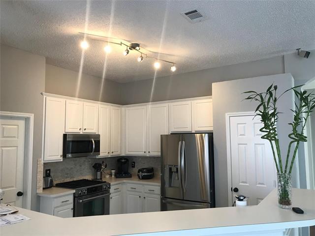 Building Photo - 8410 Stoneview Dr