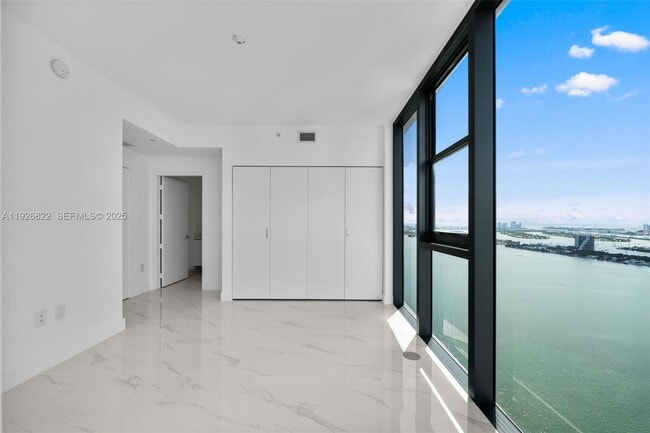 Building Photo - 700 NE 24th St