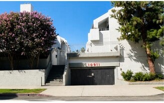 Building Photo - 10911 Bluffside Dr