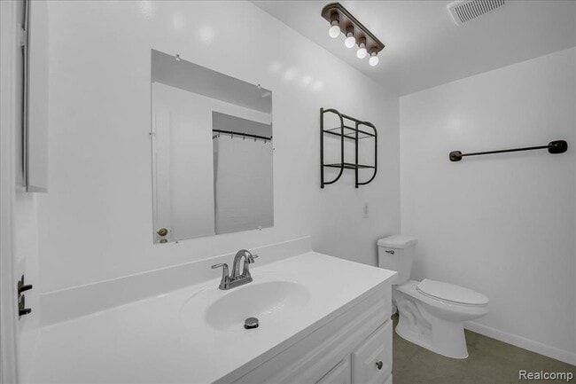 Building Photo - 13426 Denver Cir E