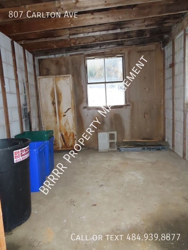 Building Photo - 807 Carlton Ave