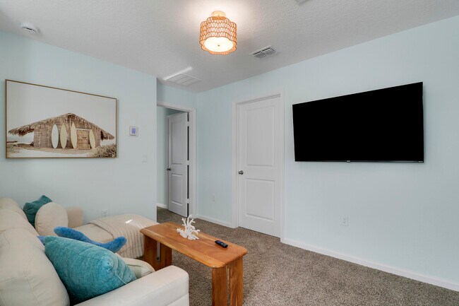 Building Photo - 5719 SE Edgewater Cir