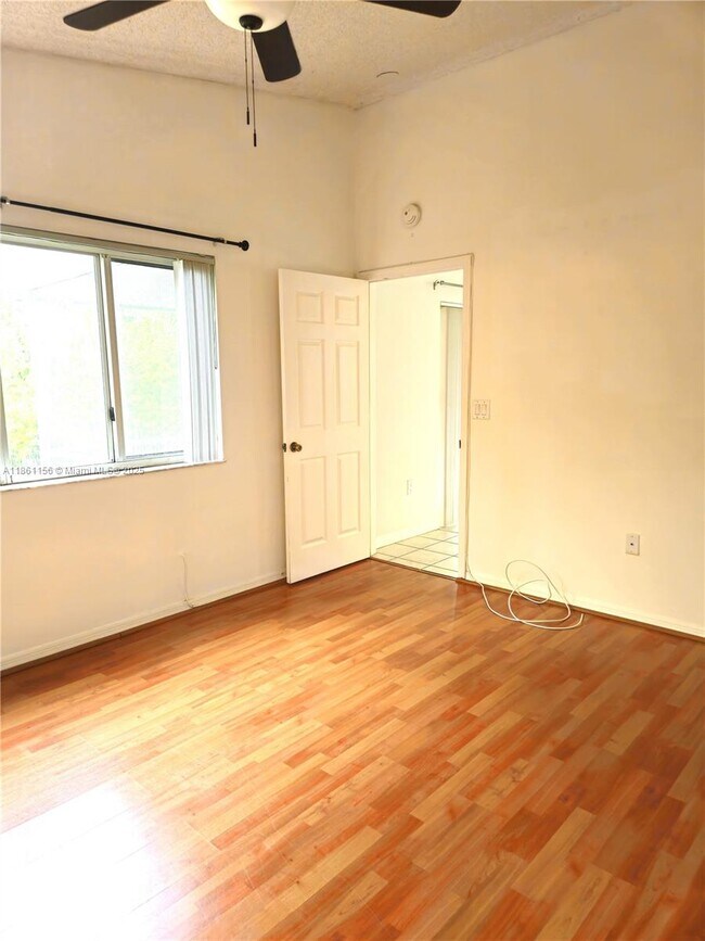Building Photo - 405 Kelly Ln