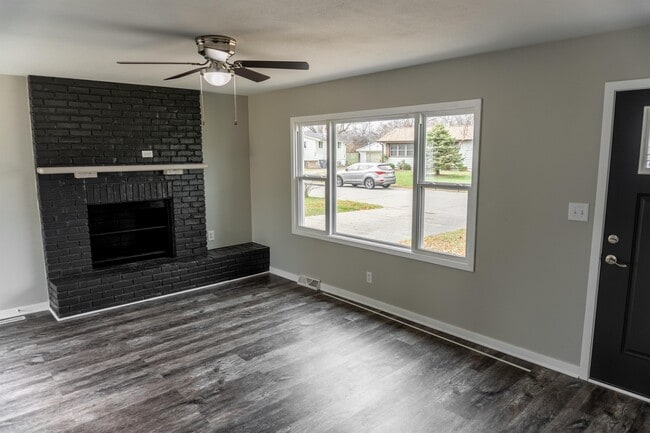 Building Photo - 2355 Hawthorne Ct
