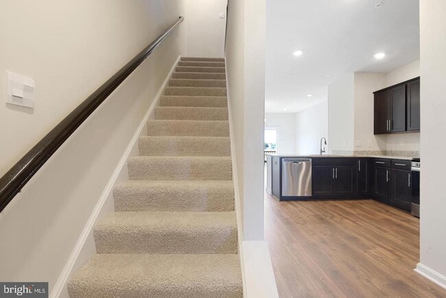 Building Photo - 568 Banquet Ln