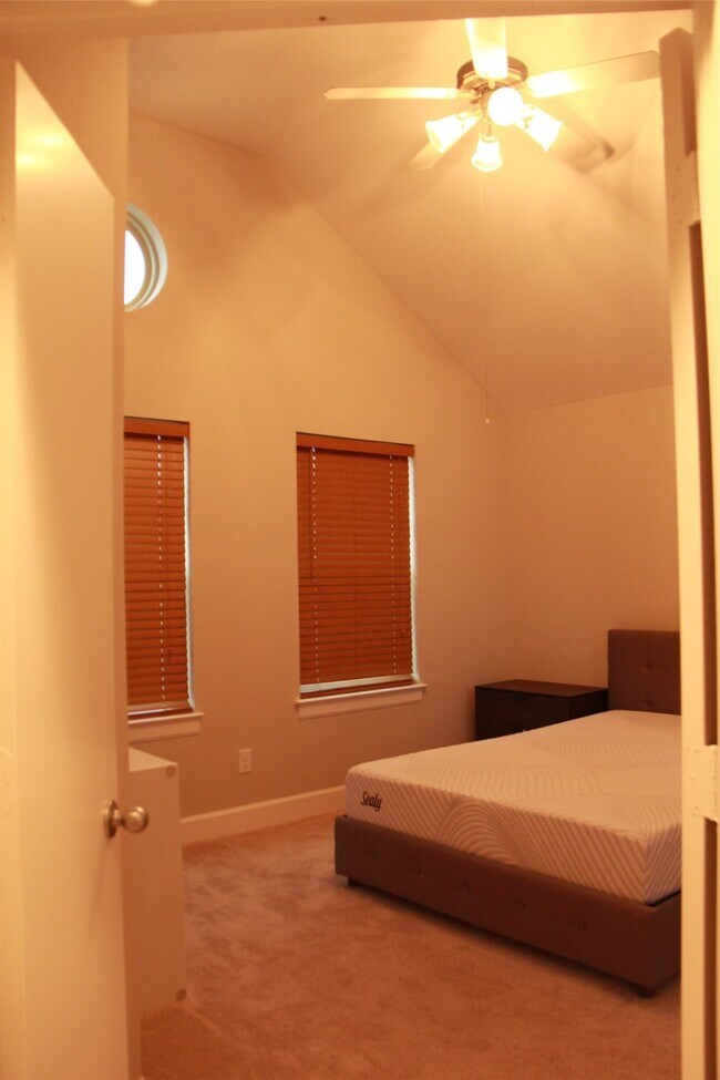 Building Photo - 3703 Main Poplar Dr