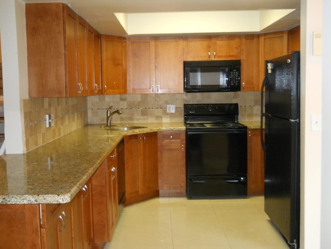 Building Photo - 3955 Village Dr