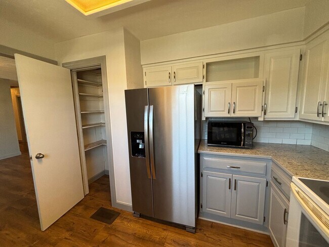 Building Photo - CUTE 1 Bedroom 1 Bathroom Home available NOW in NIXA!!