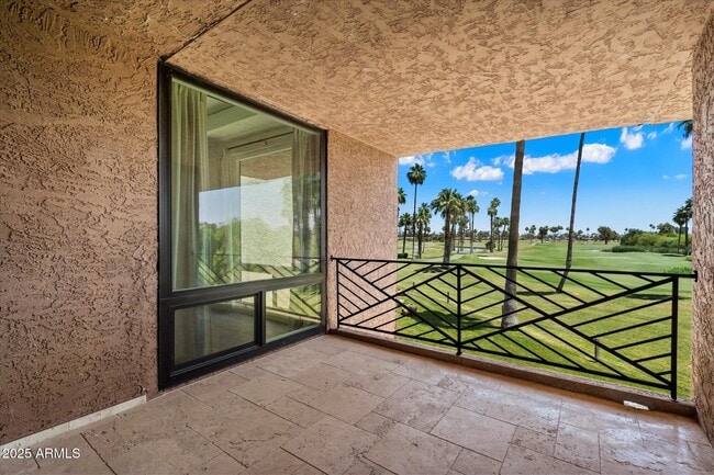 Building Photo - 7401 N Scottsdale Rd