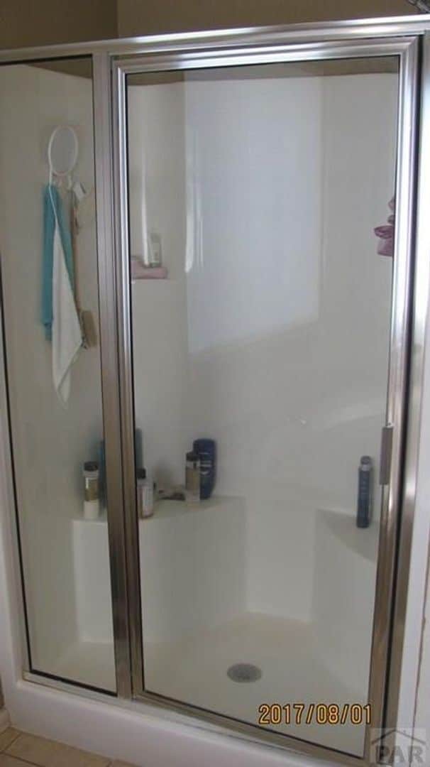 Building Photo - ALL PROSPECTIVE TENANTS MUST SUBMIT A $58 ...