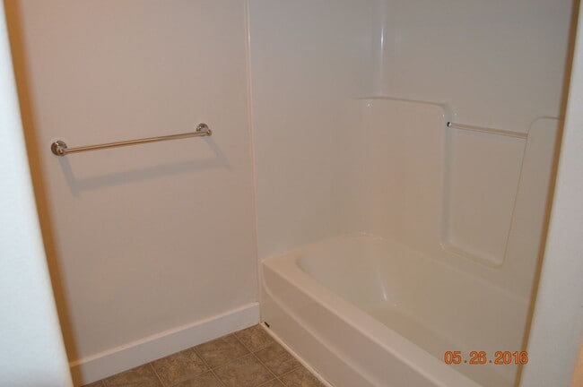 Building Photo - 1-Bedroom in Gated Community!