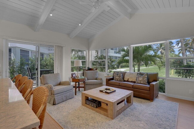 Building Photo - 320 S Ocean Blvd