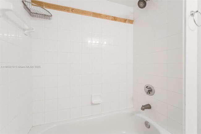 Building Photo - 1200 Brickell Bay Dr