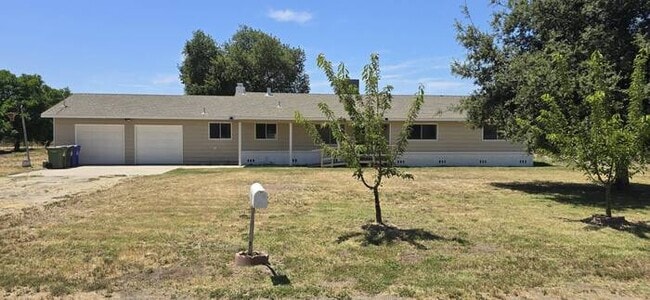Building Photo - East Modesto Country Living, 3 Bedrooms 2 ...