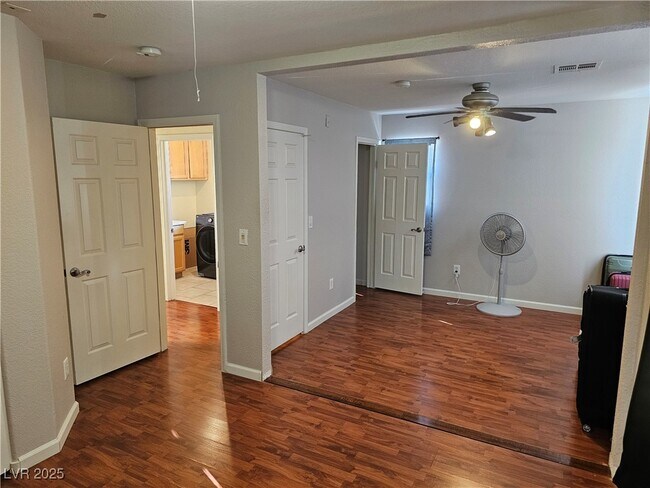 Building Photo - 3732 Shimmering Creek Ave