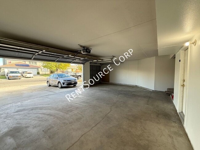 Building Photo - 1602 W Ave H-4