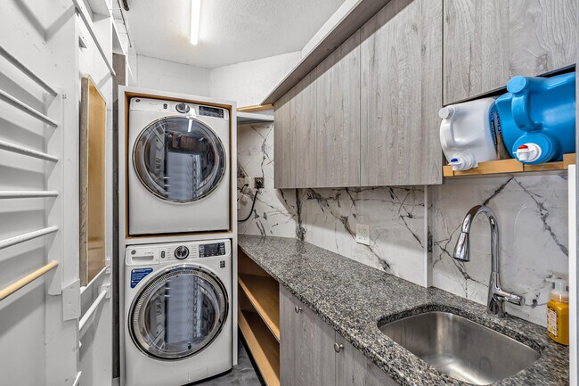 Building Photo - 12571 NW 57th Ct