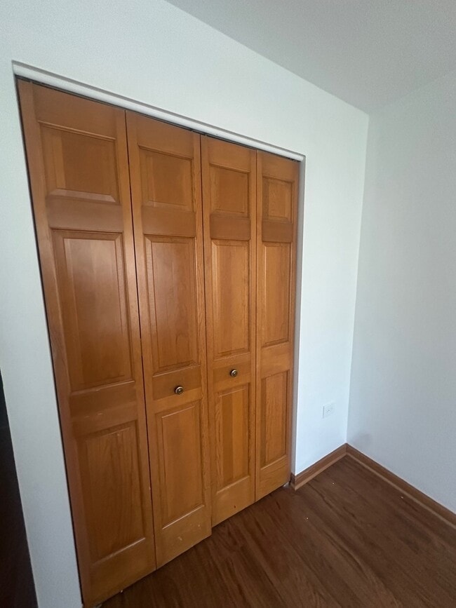 Building Photo - 1942 Heron Ave