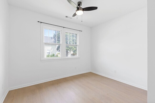 Building Photo - Charming + Modern Highland Park Home - 3 Beds, 2 Baths, Fenced Yard, + Plenty of Parking!