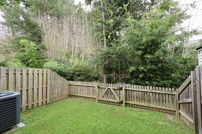 Building Photo - 1502 Stonewall Manor Dr