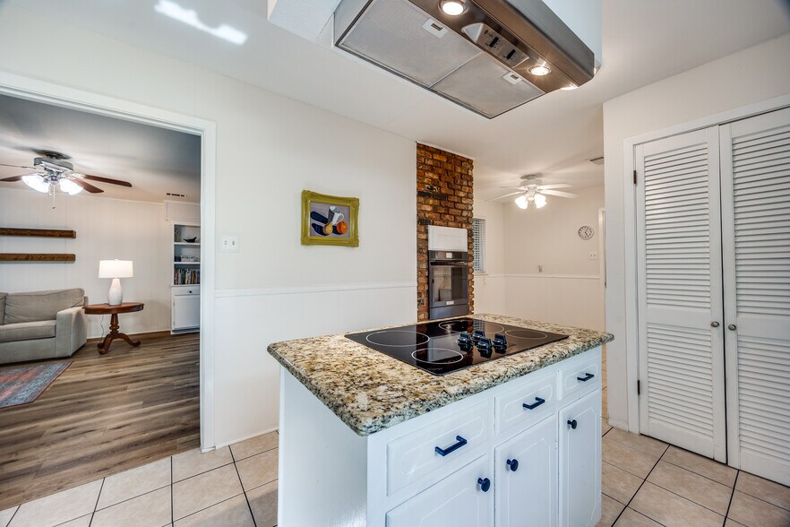 Kitchen - 7842 El Pensador Dr