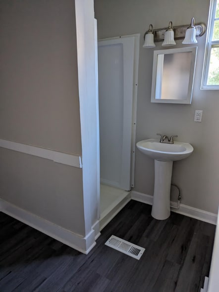 Building Photo - 1817 Columbia St