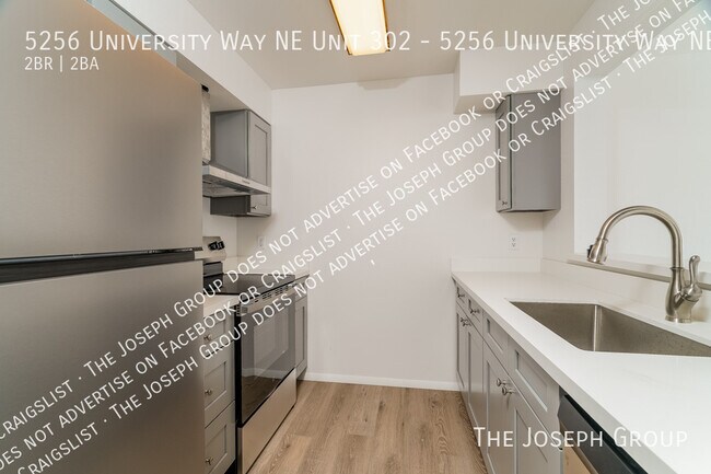 Building Photo - 5256 University Wy NE