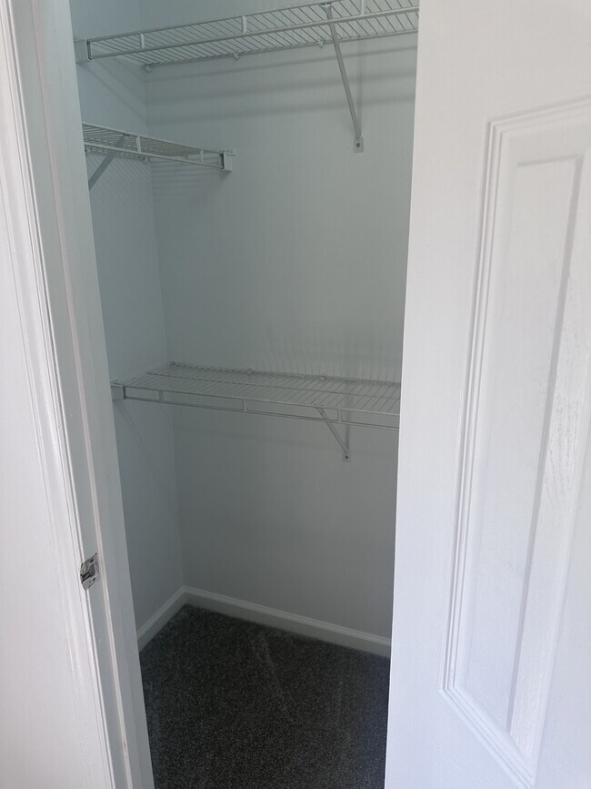 Building Photo - 118 Henley Pl