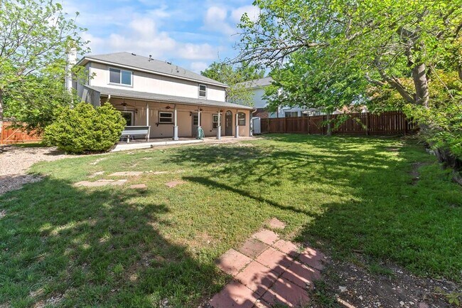 Building Photo - 1807 Iris Ln