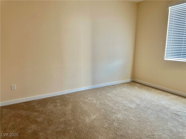 Building Photo - 10334 Kesington Dr
