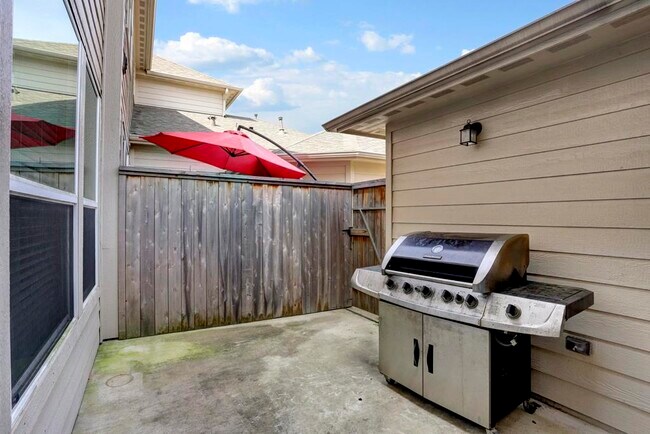 Building Photo - 9110 Solvista Pass Ln