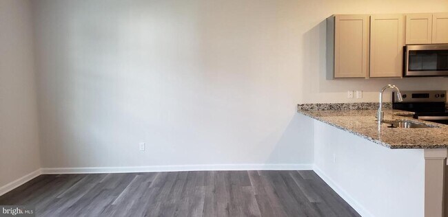 Building Photo - 186 Caterpillar Dr